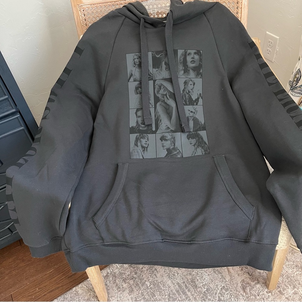 TAYLOR SWIFT IRAS TOUR Hoodie Sweatshirt NEW WITHOUT TAGS Medium Black